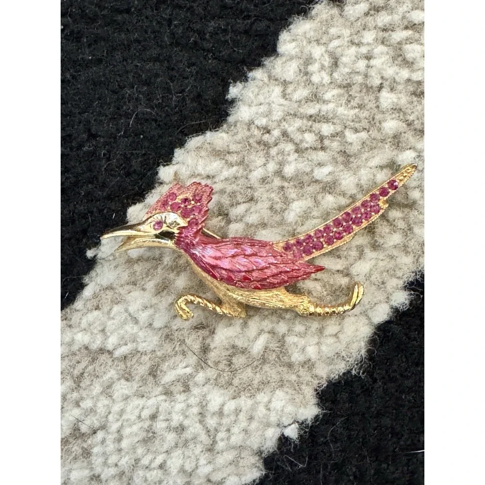 Vintage Signed ULTRA Roadrunner Pink Enamel Figural Pin Brooch Rhinestone‎